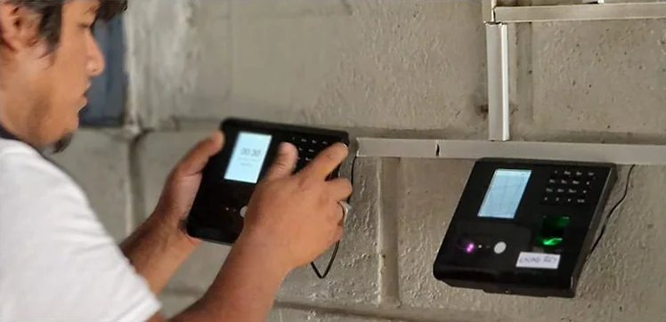 Instalación de un control biométrico de asistencia